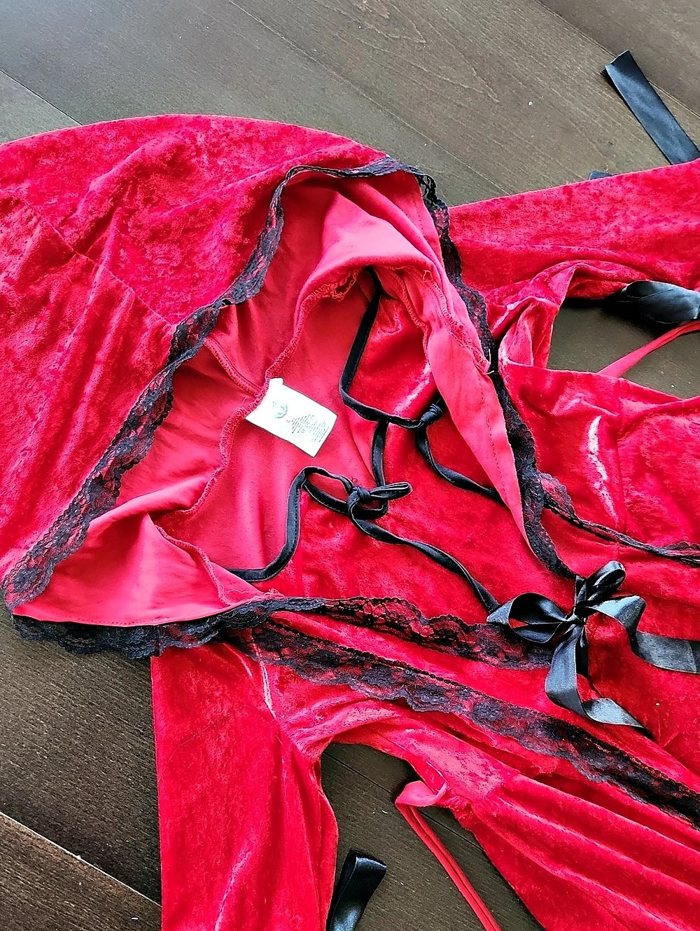 Red Hooded Halloween Costume - Picture 3 of 12